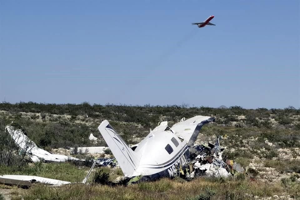 Los restos del avión Piper PA-46 Malibú, de matrícula estadounidense N6074A, permanecen el lunes 8 de enero, en el sitio del accidente.