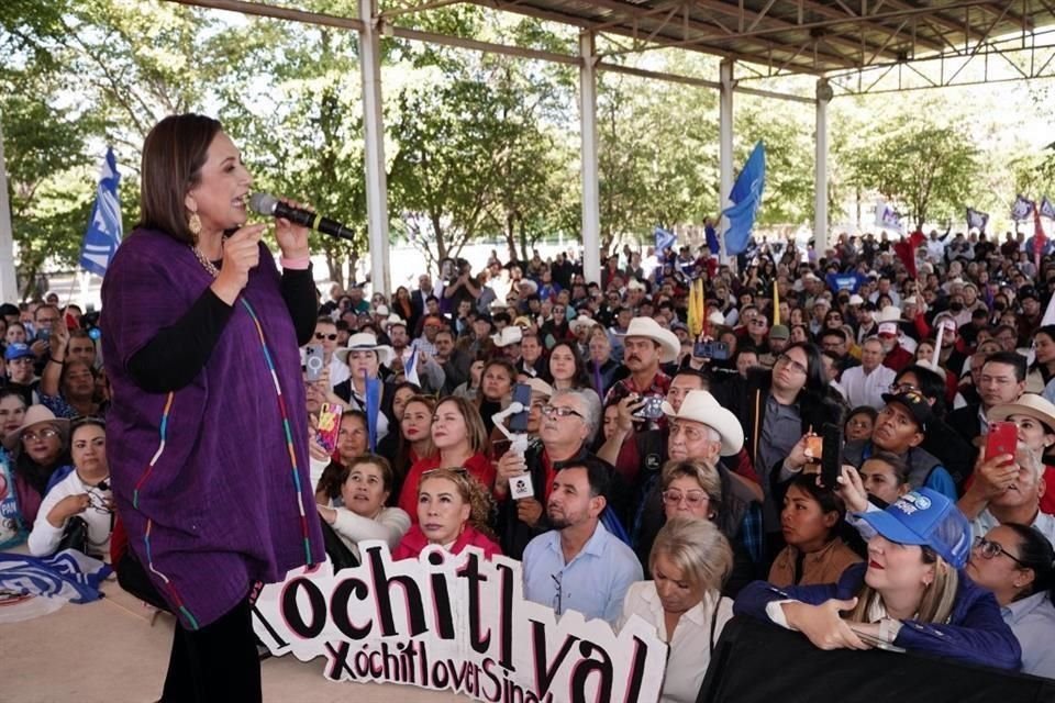 Xóchitl Gálvez encabezó un mitin con productores de trigo y maíz, en El Carrizo, Sinaloa.