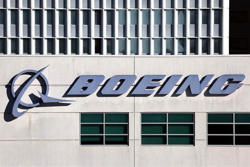 Al declararse en huelga, los miembros del sindicato ignoraron llamados del nuevo director ejecutivo de Boeing, Kelly Ortberg, quien ha prometido restablecer las relaciones laborales.