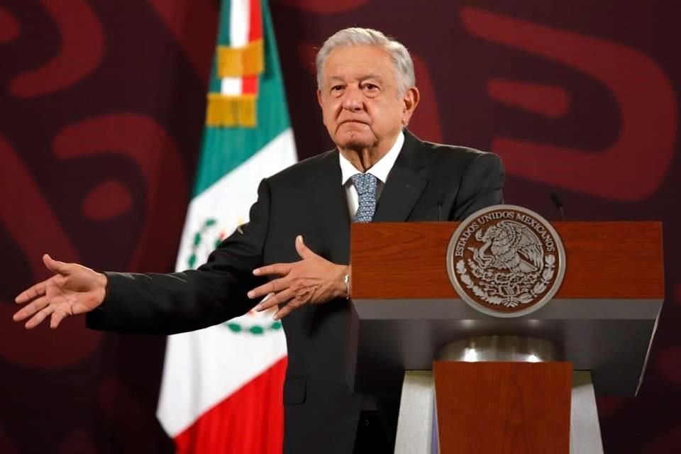 AMLO en conferencia mañanera en Palacio Nacional.