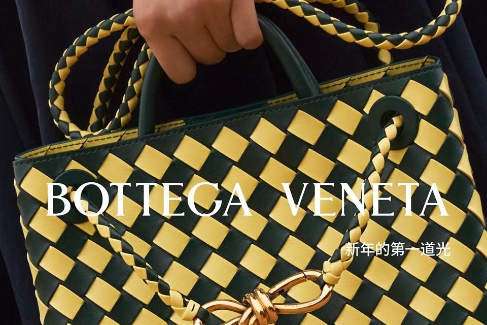 Los clásicos bolsos de la firma se engalanaron con los colores vibrantes del Año Nuevo Lunar.