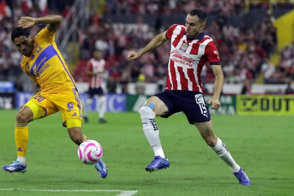 Alejandro Mayorga se une a las bajas de las Chivas de cara al torneo Clausura 2024, para irse en transferencia definitiva al Necaxa.