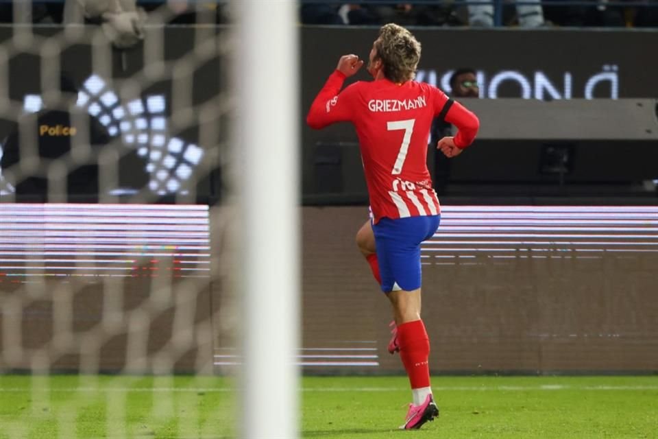 Antoine Griezmann marcó un histórico gol para el Atlético de Madrid.