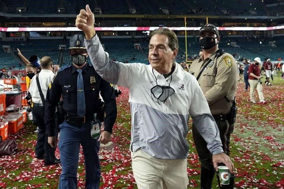 El reinado de Nick Saban como entrenador llegó a su final. Sin embargo, su dominio en el futbol americano colegial permanecerá como un legado en la historia del deporte.