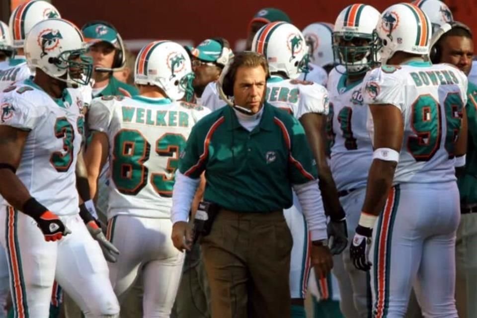 Nick también tuvo su paso por la NFL. Fue coordinador defensivo de los Browns, y estuvo como head coach de los Dolphins, donde tuvo marca de 15-17 en dos campañas.