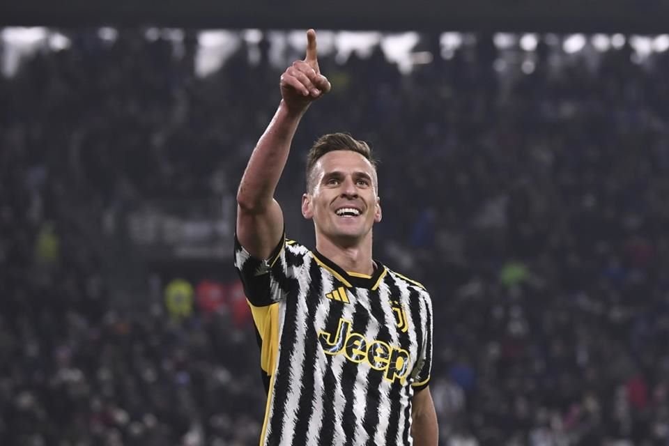 Arkadiusz Milik fue el gran protagonista con tres goles.