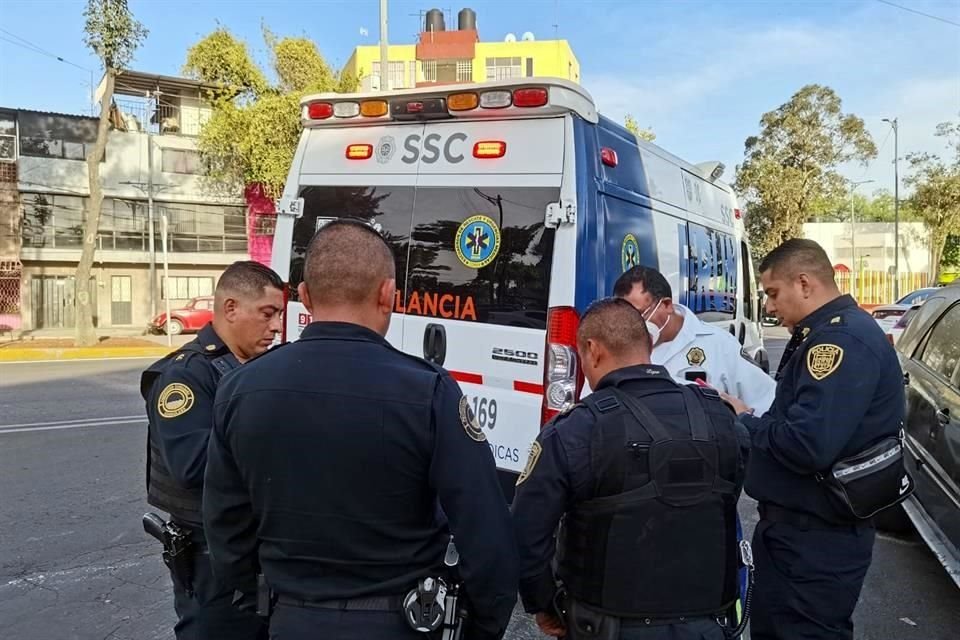 Policías del sector Congreso acudieron a calles de la Colonia Morelos por una riña que derivó en un hombre trasladado al hospital.