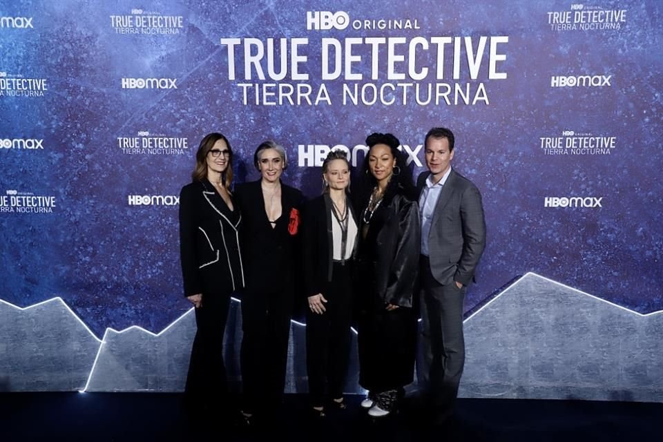 Issa López, Jodie Foster y Kali Reis se reunieron en la Cineteca Nacional para la alfombra azul de 'True Detective'.