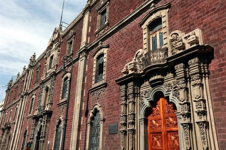 En la Escuela Nacional Preparatoria, en el Antiguo Colegio de San Ildefonso, los amigos Novo y Villaurrutia, junto a otros jóvenes brillantes, fundaron el grupo de Los Contemporáneos.