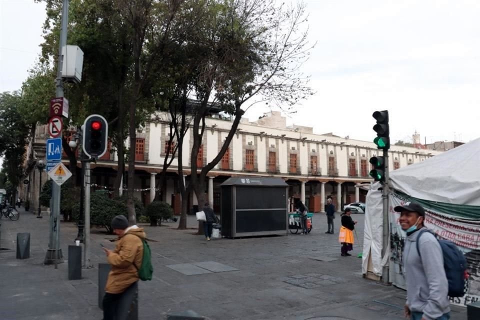 En la zona hay presencia policiaca frecuente, lo que no evita que los defraudadores y sus cómplices amedrenten.