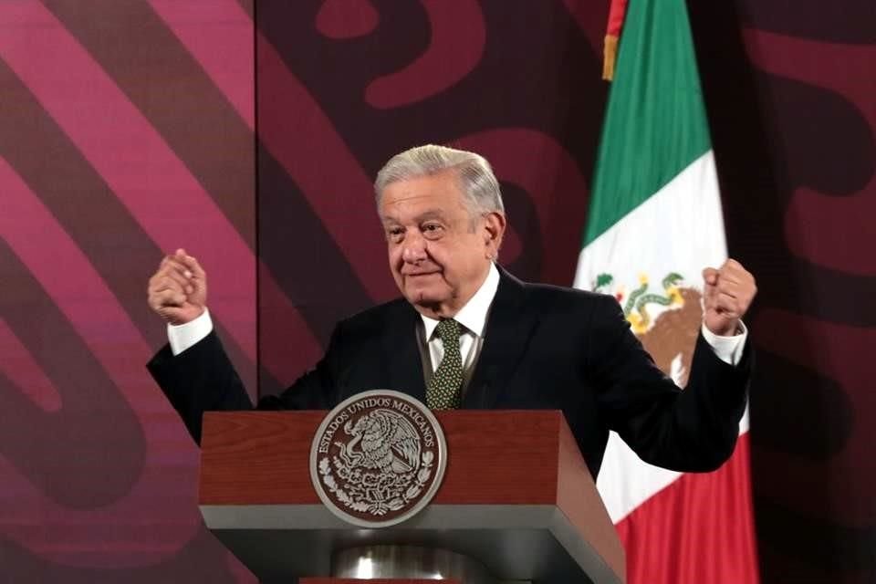 AMLO durante conferencia mañanera en Palacio Nacional.