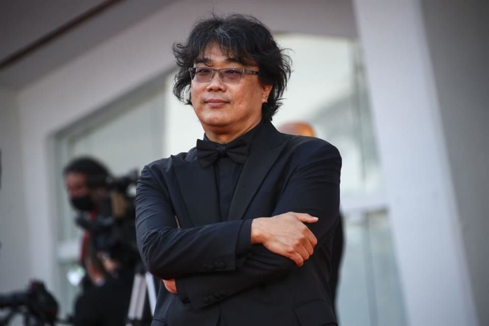 Bong Joon-ho, director de la película coreana 'Parásitos', protagonizada por Lee Sun Kyun, actor que recientemente se quitó la vida.