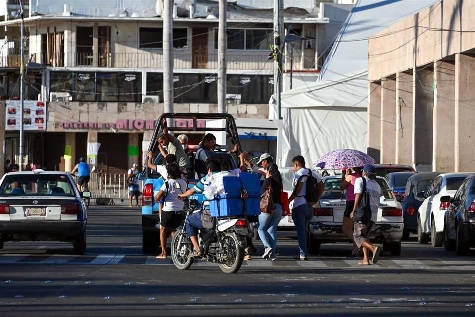 Acapulco registra caos en diversas zonas ante falta de transporte.