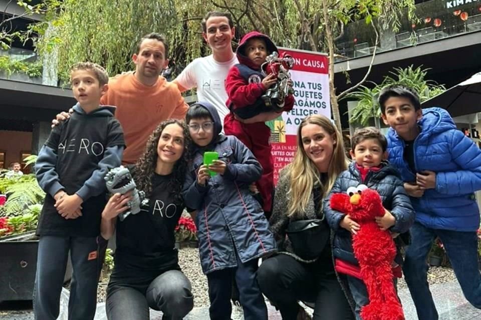 Alfonso con Elías Helfon, Chantal Trujillo, Daniela González y David Samra convivieron durante la mañana con los pequeños.