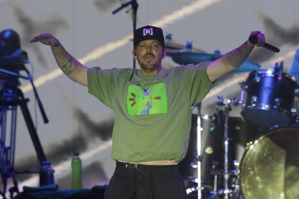 El rapero René Pérez Joglar, mejor conocido como Residente, regresa a la industria con 'Ron en el Piso', luego de que anunciara, a finales de 2023, que pondría pausa a su música.