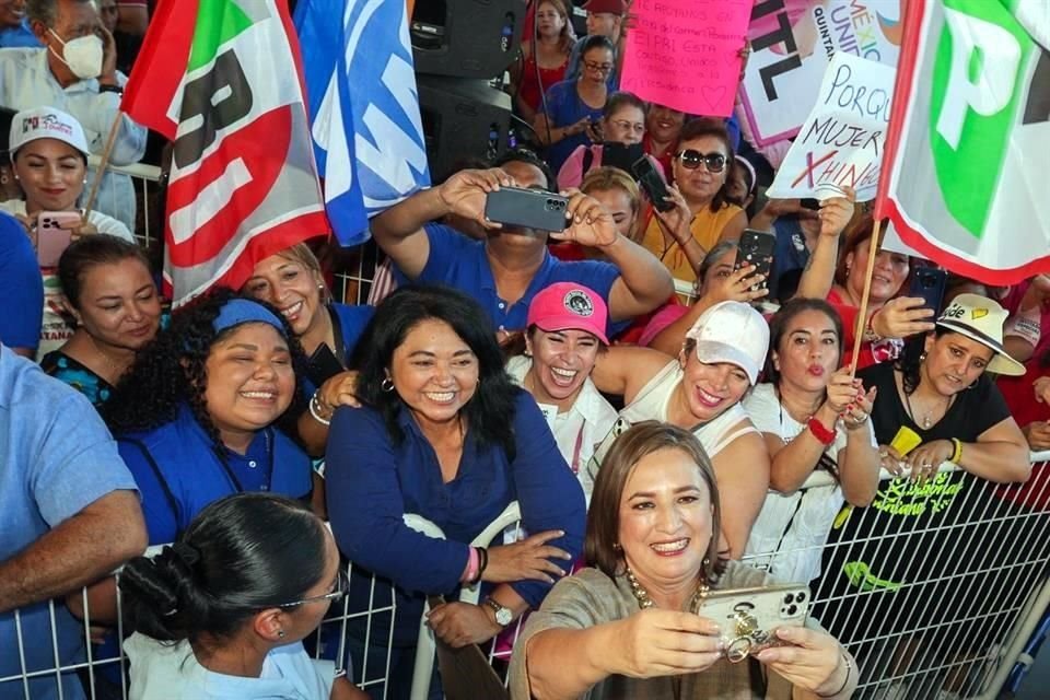 En Playa del Carmen, Xóchitl Gálvez tuvo un encuentro con seguidores y militantes del PAN, PRI y PRD.