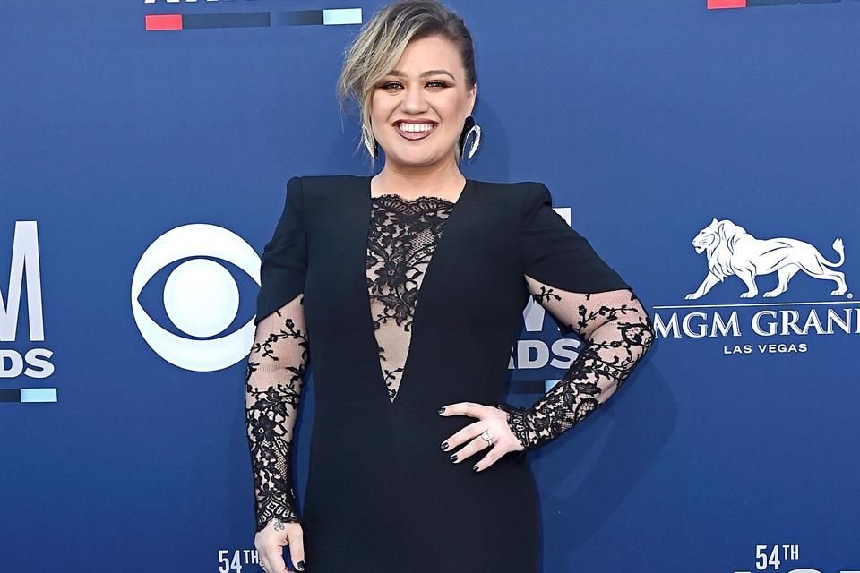 Igualmente, en 2020, Kelly Clarkson puso fin a su matrimonio con Brandon Blackstock.