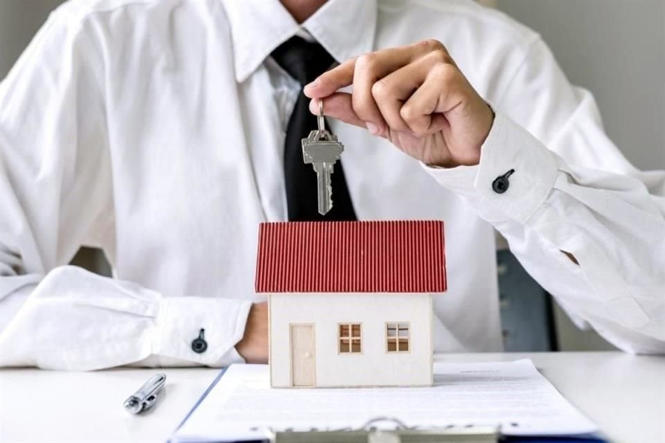 Quienes no tienen el CFDI con complemento puede ser que no lo hayan recibido de la desarrolladora que les vendió o del notario que participó en la escritura.
