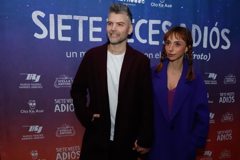 Los elegidos para papeles estelares en la noche de estreno de 'Siete Veces Adiós', en el Teatro Ramíro Jiménez, fueron Natalia Téllez y Vince Miranda.