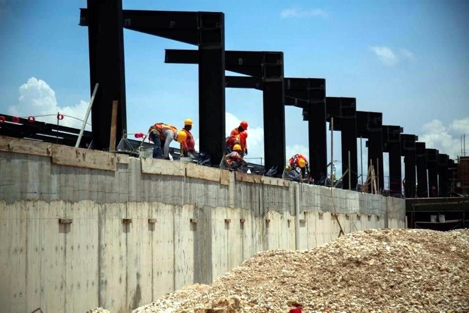 Por órdenes de la directora de Fonatur, Lyndia Quiroz, alrededor de 250 empleados para el desarrollo del proyecto fueron despedidos.