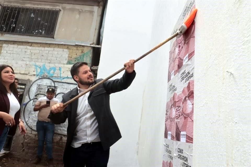 Rumbo a las elecciones de este año, dirigentes y simpatizantes de Morena comenzaron a pegar su propaganda electoral en la Ciudad de México.