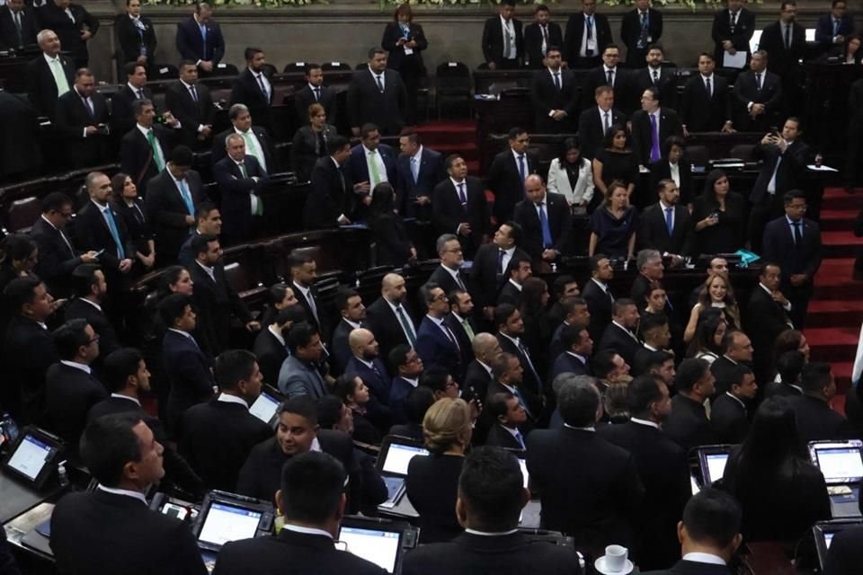 Congresistas toman protesta en la décima legislatura del Congreso de Guatemala, el 14 de enero del 2024.