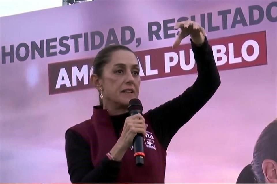 Claudia Sheinbaum dijo no necesitar de permisos para debatir con Xóchitl Gálvez.