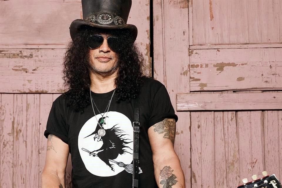 El guitarrista de la banda Guns N' Roses, compartió noticias sobre el fallecimiento de Knight el 21 de julio, describiéndola como una artista talentosa y una persona carismática y entrañable.