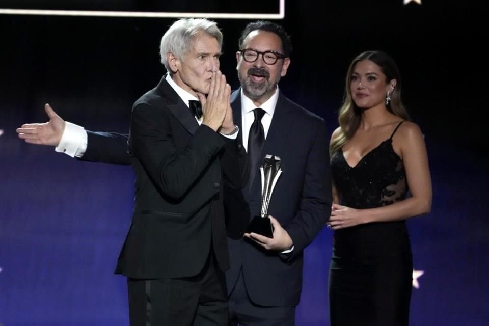 Harrison Ford se emocionó hasta las lágrimas al recibir su premio a la trayectoria.