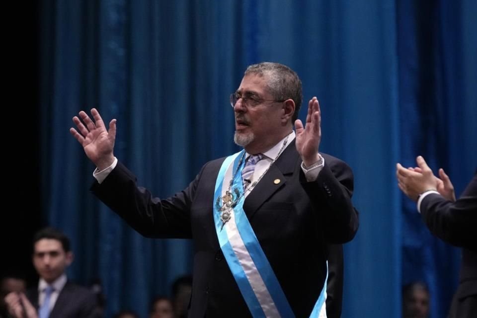 Bernardo Arévalo rindió protesta como Presidente de Guatemala tras más de 8 horas de retraso ante desacuerdo en conformación de Congreso.