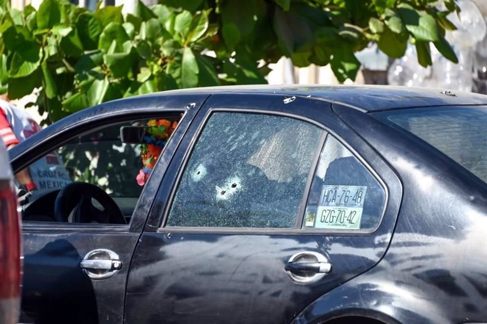 Los tres custodios viajaban en un vehículo al momento de la agresión.