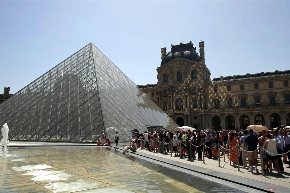 El Museo del Louvre es el más visitado del mundo; el año pasado recibió alrededor de 8.9 millones de personas.