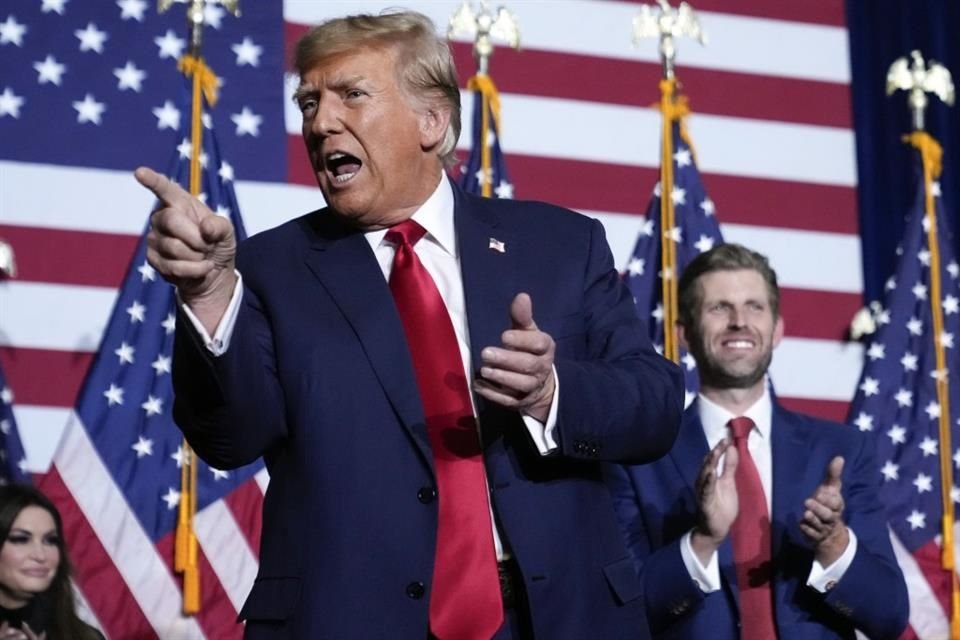 El ex Presidente Donald Trump celebró su triunfo en Iowa.