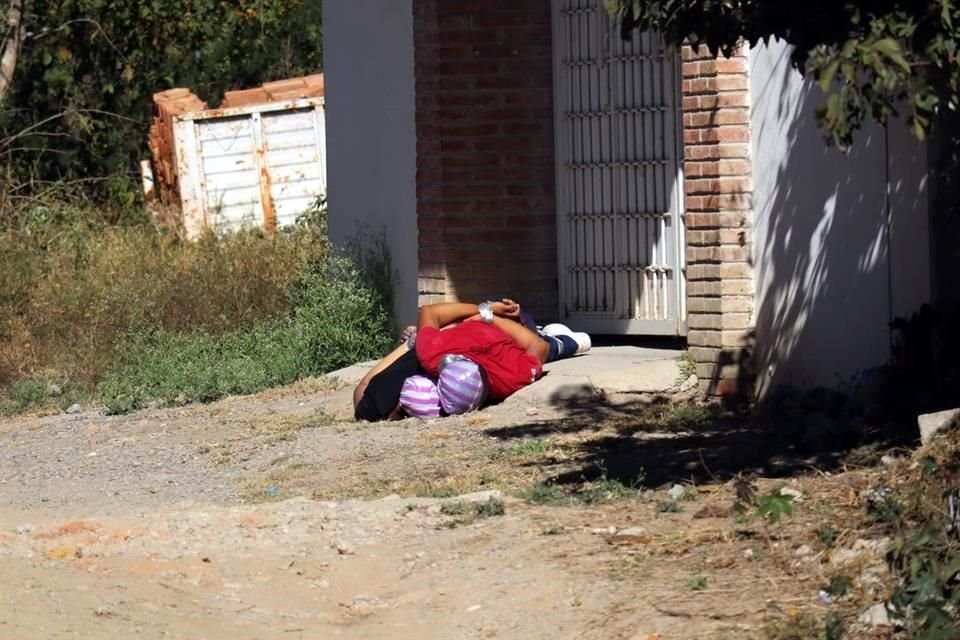 Los cuerpos de dos hombres fueron hallados en una calle de la Colonia Lomas de Santiago, en Tixtla.