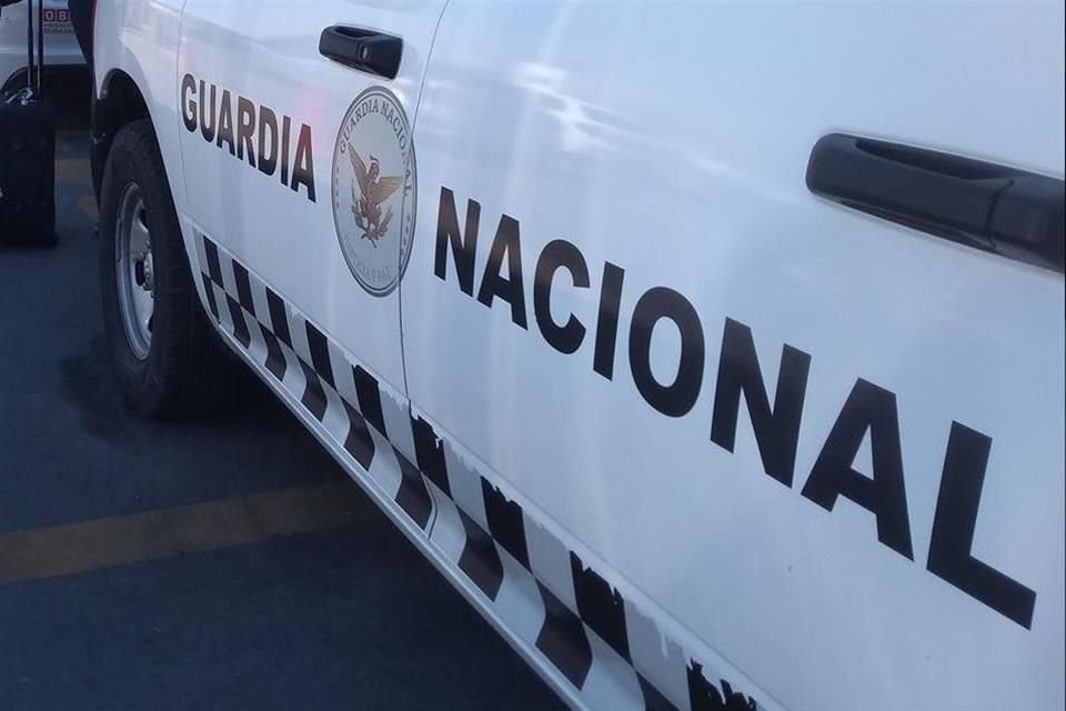 Con dos detenidos y aseguramiento material bélico terminó un enfrentamiento entre la Guardia Nacional y delincuentes en Puerto Vallarta. 