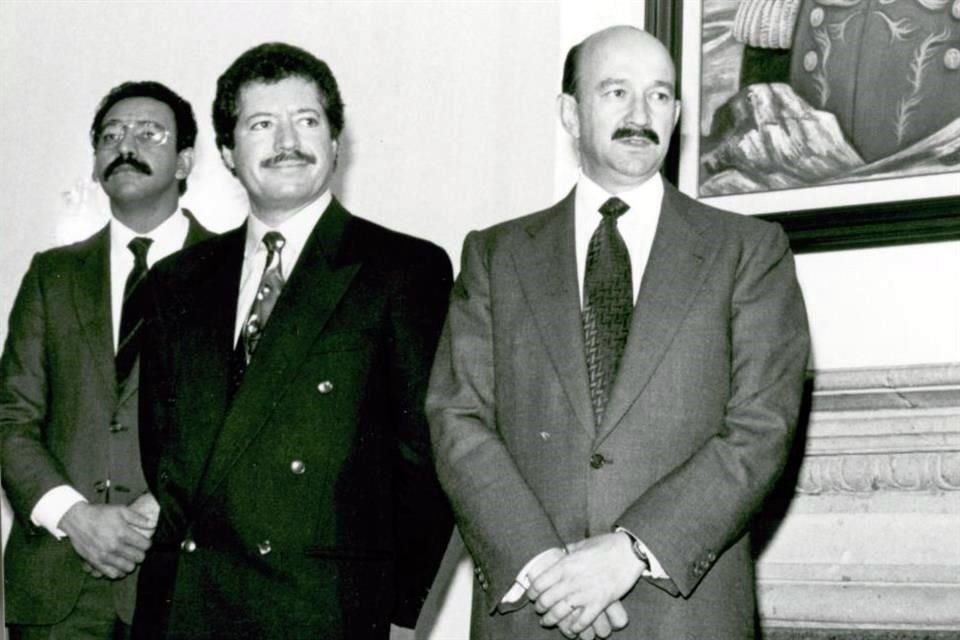 Carlos Salinas de Gortari, acompañado de Carlos Rojas Gutiérrez y Luis Donaldo Colosio en la ceremonia con representantes de Comités de Solidaridad de 16 estados de la República.