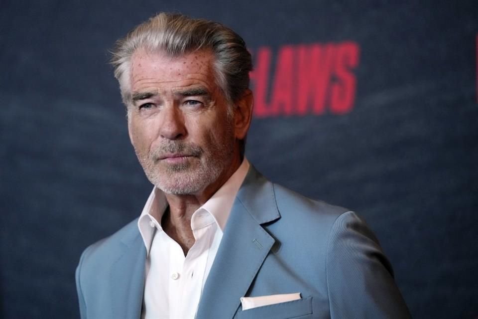 Brosnan fue citado a la corte el 4 de enero y argumentó que no rompió ninguna regla ni infringió ningún límite de senderismo en las aguas termales cercanas a Mammoth Hot Springs.