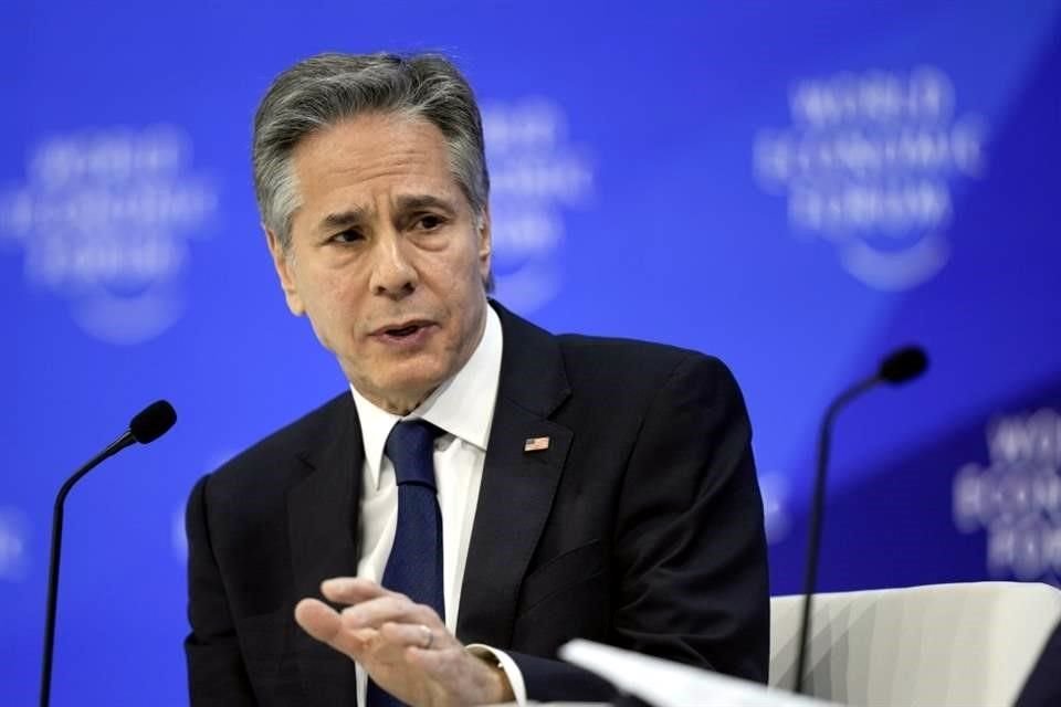 El Secretario de Estado de EU, Antony Blinken, se quedó varado brevemente en Davos después de que su avión sufrió un 'fallo crítico'.