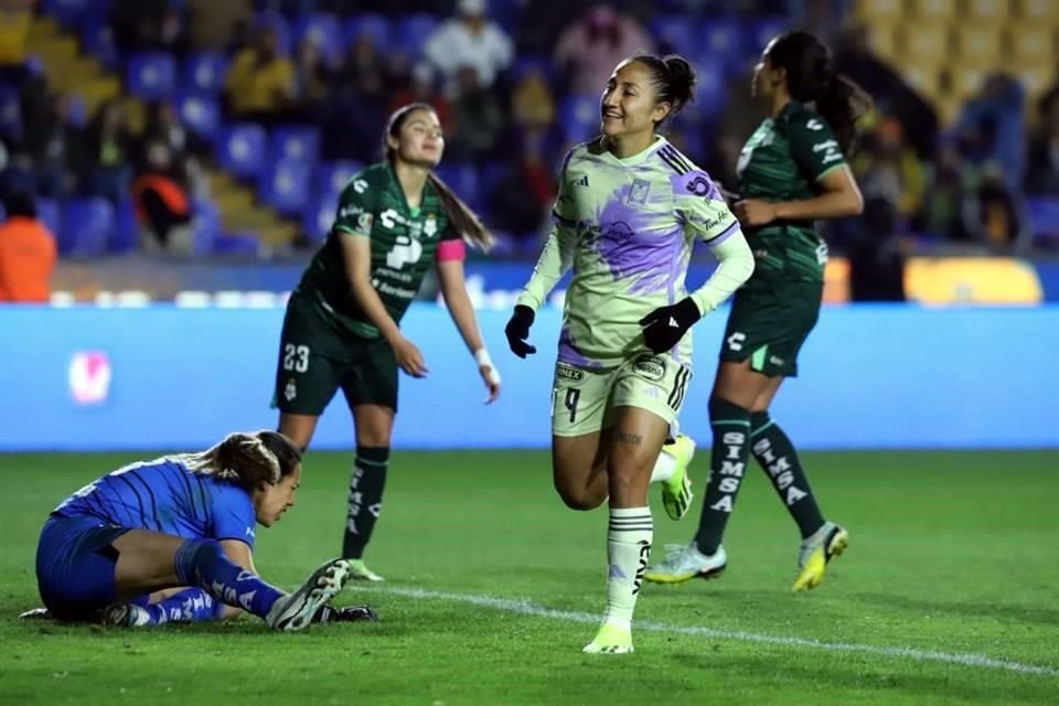 Tigres Femenil mantuvo su paso perfecto en la noche histórica para Stephany Mayor.