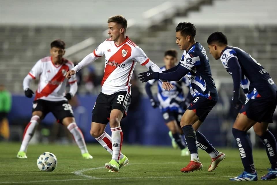 Rayados y River Plate igualaron este miércoles 1-1 en duelo amistoso jugado en Dallas Texas, donde Rodrigo Aguirre y Andrés Herrera anotaron los goles.