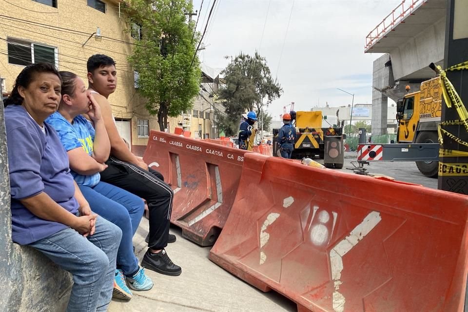 Habitantes detuvieron desde hace 2 semanas la construcción de un tramo de Tren Interurbano, ante daños causados a sus viviendas por obras.