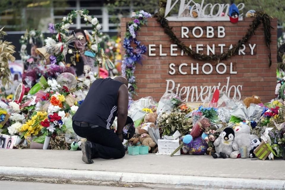 Un memorial en la escuela primaria de Uvalde, Texas, el 9 de junio del 2022.