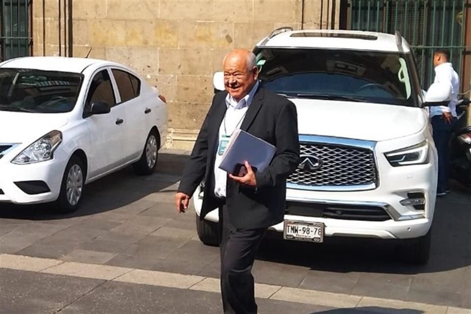 Víctor Manuel Castro, Gobernador de Baja California Sur.