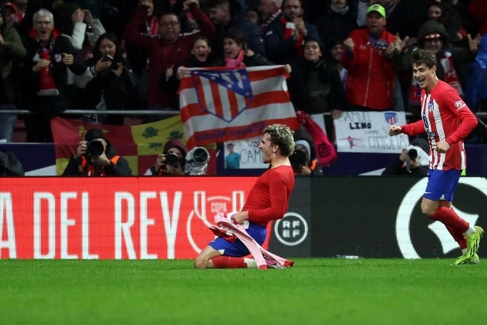 Antoine Griezmann en la celebración del gol que le dio el pase al Atlético de Madrid a los Cuartos de Final de la Copa del Rey.