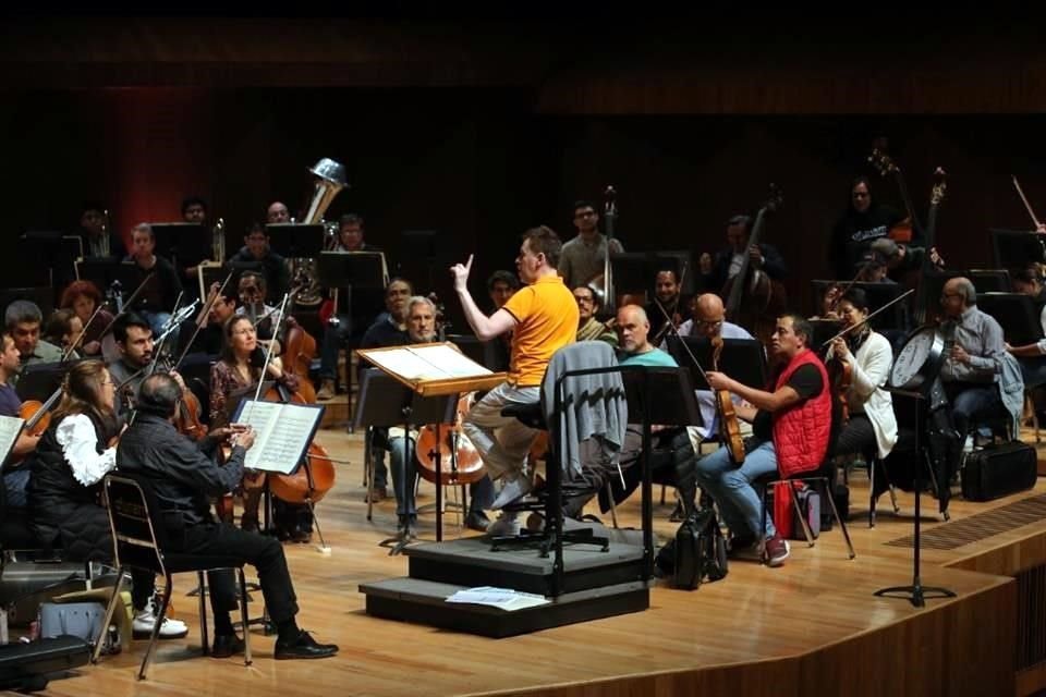 Gasançon ensayó la tarde de este jueves con la OFUNAM el programa que presentarán en el primer concierto de la temporada de apertura.