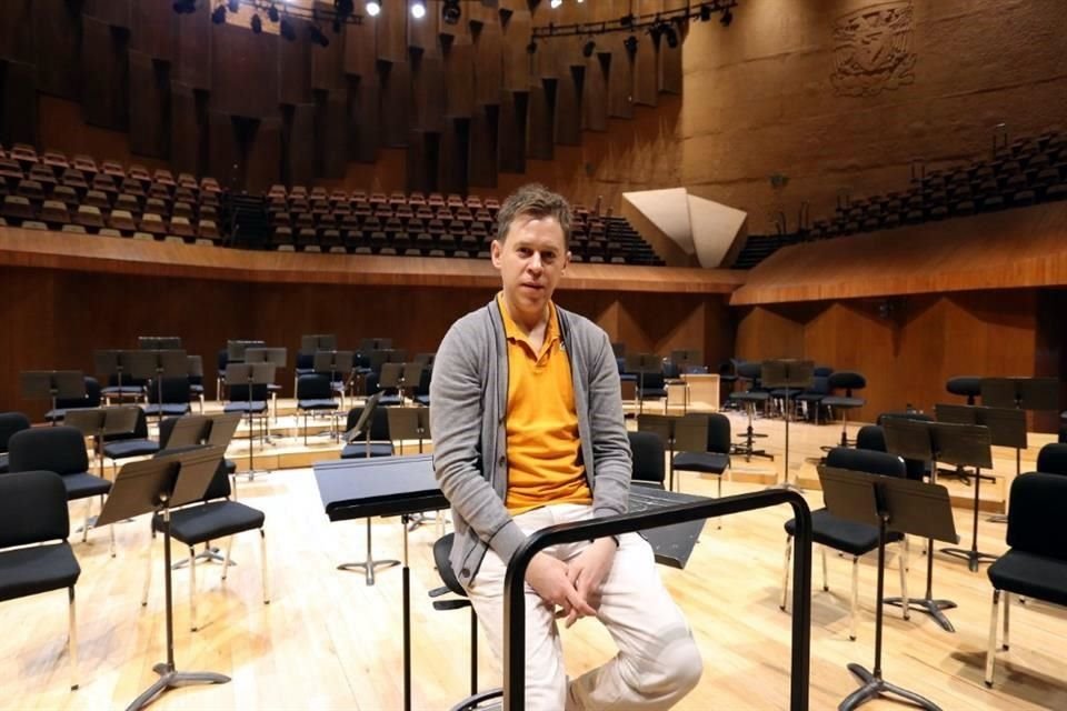 El director definió como uno de sus propósitos al llegar a la OFUNAM programar la música de más compositoras, para el arranque de temporada tocarán 'Nocturno', de la británica Elizabeth Maconchy.