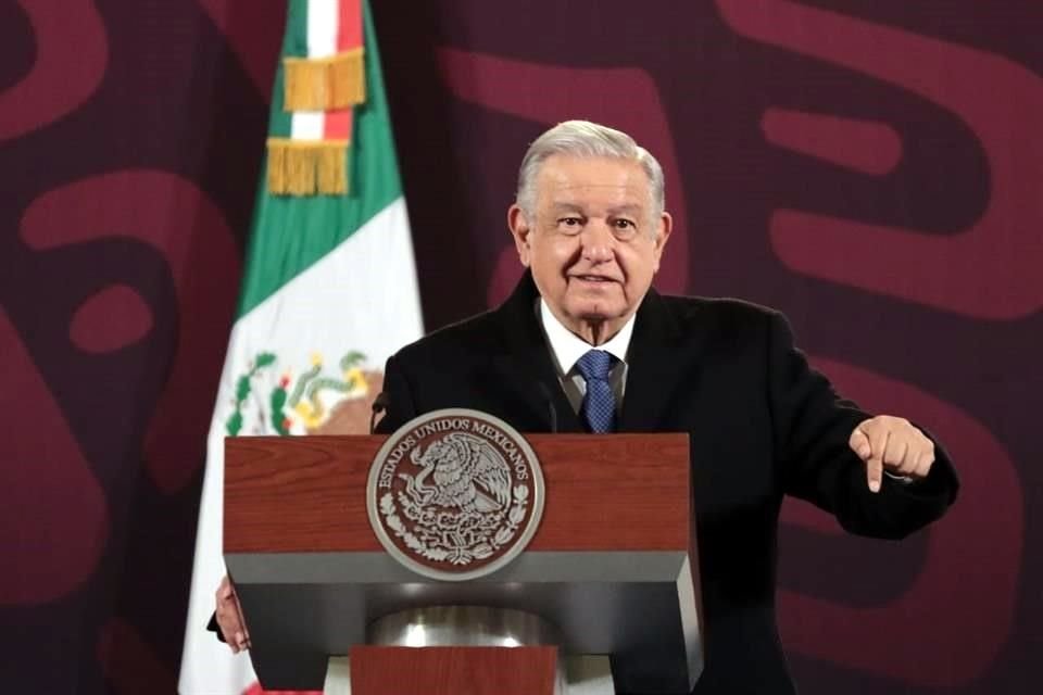 AMLO durante conferencia mañanera en Palacio Nacional.