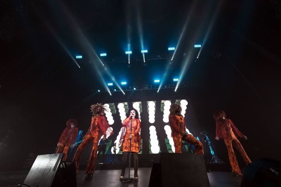 El Teatro Metropólitan vibró con la banda española.