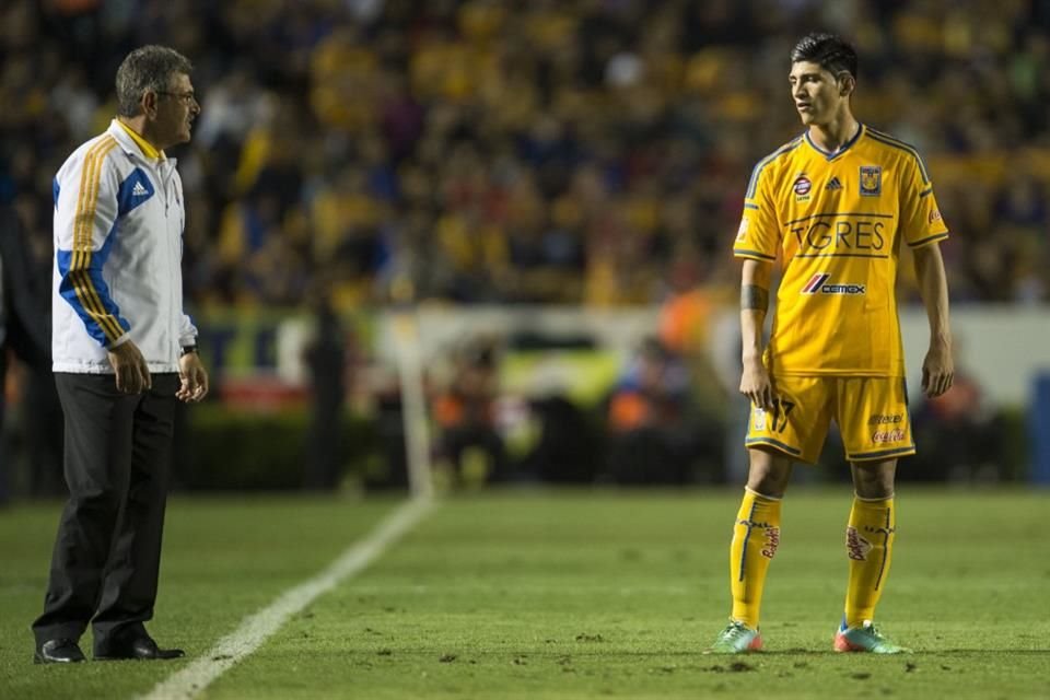 Ricardo Ferretti y Alan Pulido durante su etapa en Tigres.