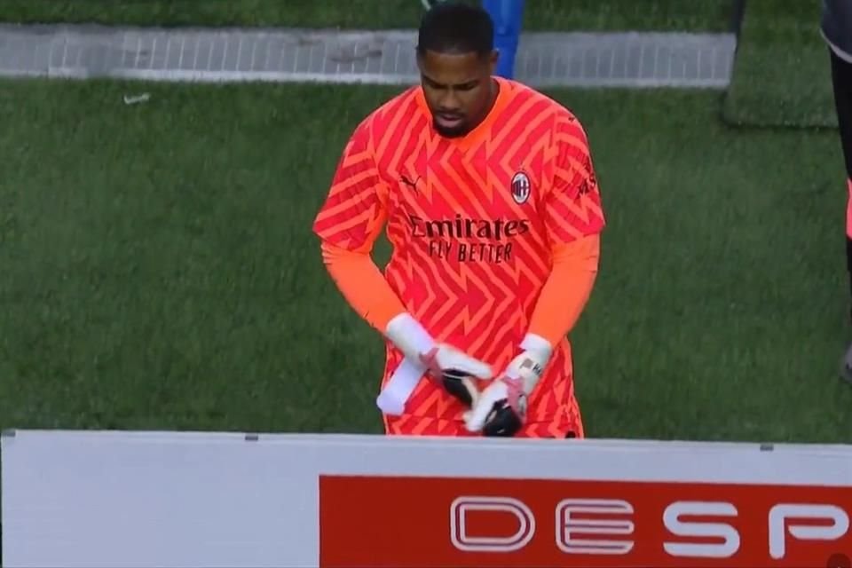 El partido Udinese-Milán tuvo una interrupción de unos minutos por insultos racistas contra el arquero visitante francés Mike Maignan.